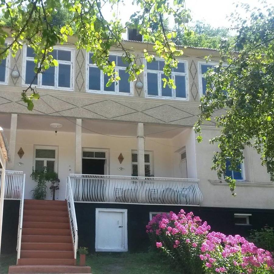 Ushba Hotell Mestia Exteriör bild